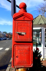 Fire Alarm Signal Station No. 6 and Fire & Police Cable Box, L. W. Bills, Lexington, Mass. - Lexington, MA - DSC04489