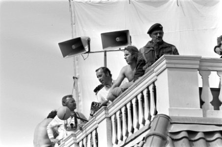 Filmopnamen A bridge too far in Deventer, Anthony Perkins als Generaal John , Bestanddeelnr 928-5854