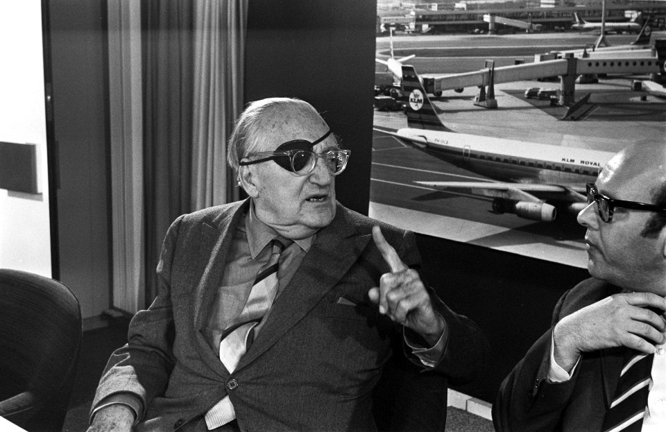 Filmregisseurs Fritz Lang ( 79 jaar ) arriveert op Schiphol, kop, Bestanddeelnr 922-2842