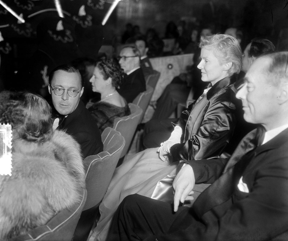 Filmster Ann Todd in bioscoop te Den Haag bij première van de film The Sound Ba, Bestanddeelnr 905-4611