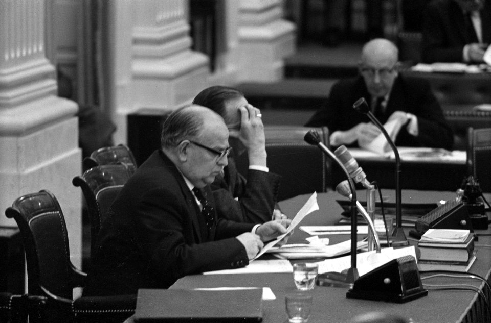 Financiele moeilijkheden KLM in Tweede Kamer besproken. Korthals en Stijkel, Bestanddeelnr 914-7374