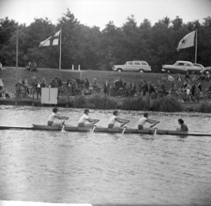 Finale Dames oude acht op de Bosbaan Links Van der To rechts Alwin, Bestanddeelnr 915-2679