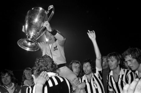 Finale Europacup I in Belgrado, Ajax tegen Juventus 1-0 trainer Kovacs op de sch, Bestanddeelnr 926-4451