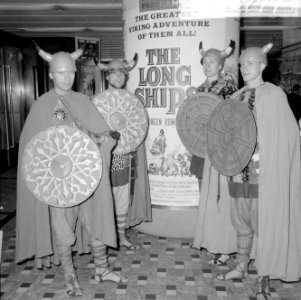 Filmreclame De mars van de Vikingen over het Gartmanplantsoen te Amsterdam Opd, Bestanddeelnr 916-8777