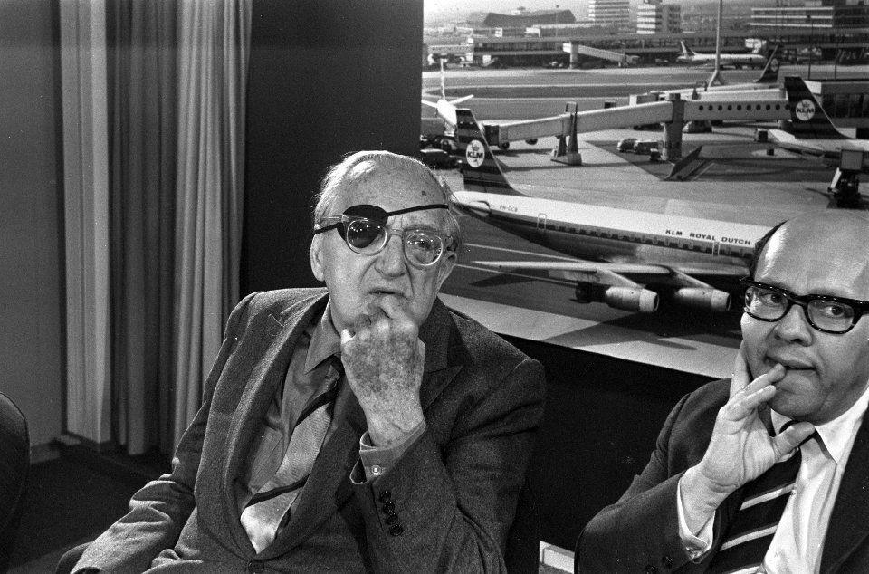 Filmregisseurs Fritz Lang ( 79 jaar ) arriveert op Schiphol, kop, Bestanddeelnr 922-2839