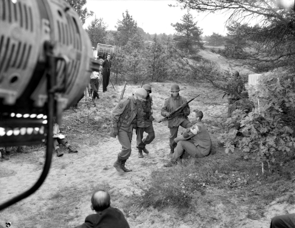 Filmopnamen met acteur Van Johnson in de Harskamp voor de fim The Last Blitzkri, Bestanddeelnr 909-6458