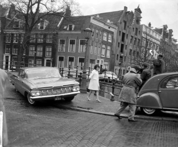Filmopnamen voor de film Het diamanten collier . Op bruggen Reguliersgracht en, Bestanddeelnr 915-0346