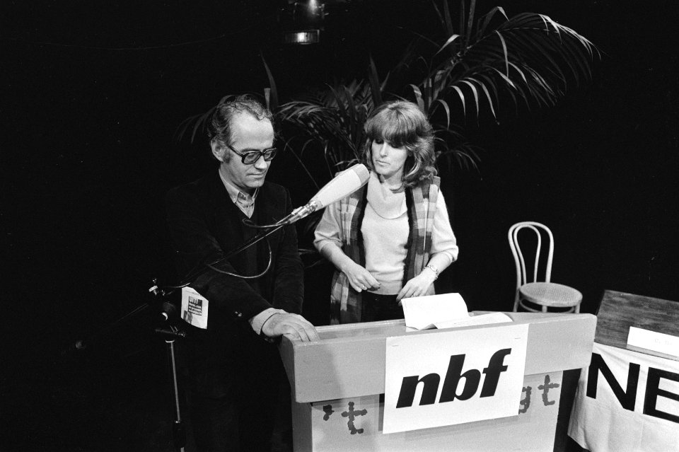 Filmregisseur Jos Stelling met rechts juryvoorzitter Mady Saks, Bestanddeelnr 932-7101