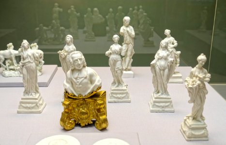 Figures, Würzburger Porzellanmanufaktur, date unknown, porcelain - Mainfränkisches Museum - Würzburg, Germany - DSC04931
