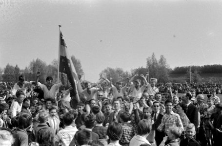Finale Amsterdams schoolvoetbal op het AFC terrein Linnaeusschool kampioen spele, Bestanddeelnr 911-2301