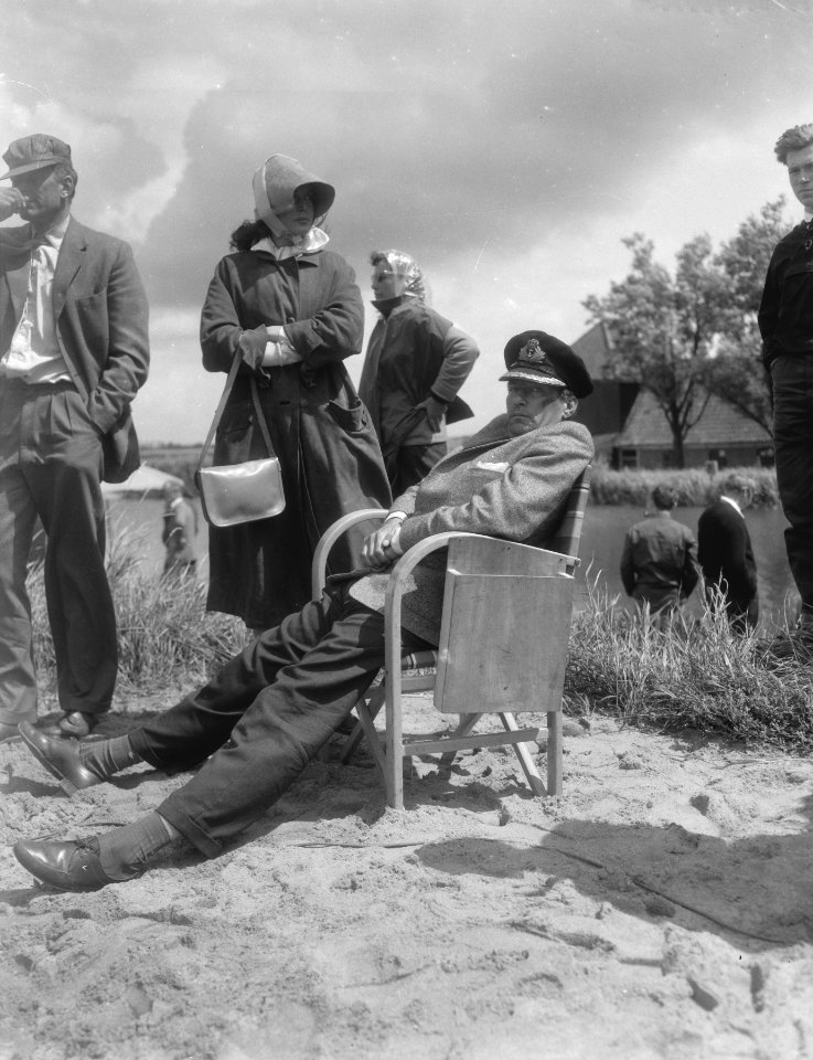 Filmopnamen in de Beemster bij Schermerhorn voor de film Operation Amsterdam ,, Bestanddeelnr 909-7367