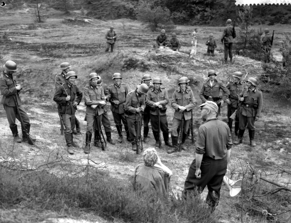 Filmopnamen met acteur Van Johnson in de Harskamp voor de fim The Last Blitzkri, Bestanddeelnr 909-6462