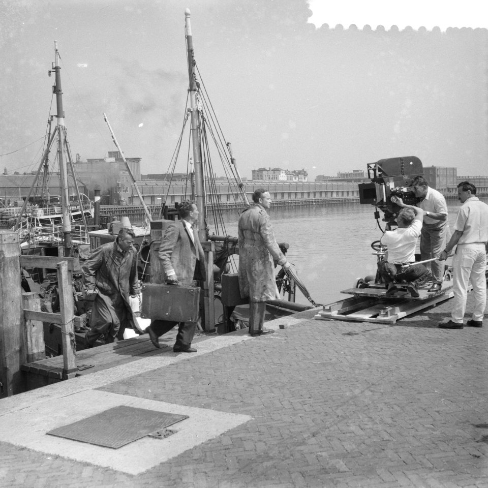 Filmopnamen voor de Rankfilm Operation Amsterdam in IJmuiden, v.l.n.r. Peter , Bestanddeelnr 909-6971