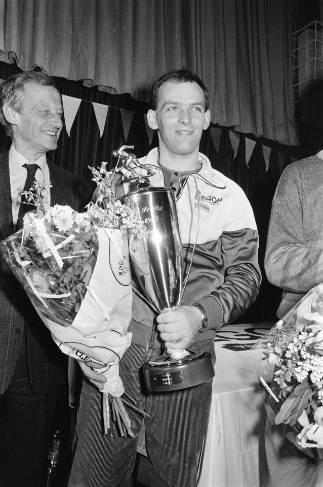 Finale marathon om de KNSB-beker in Alkmaar winnaar KNSB-marathonbeker Henri Ru, Bestanddeelnr 933-2451