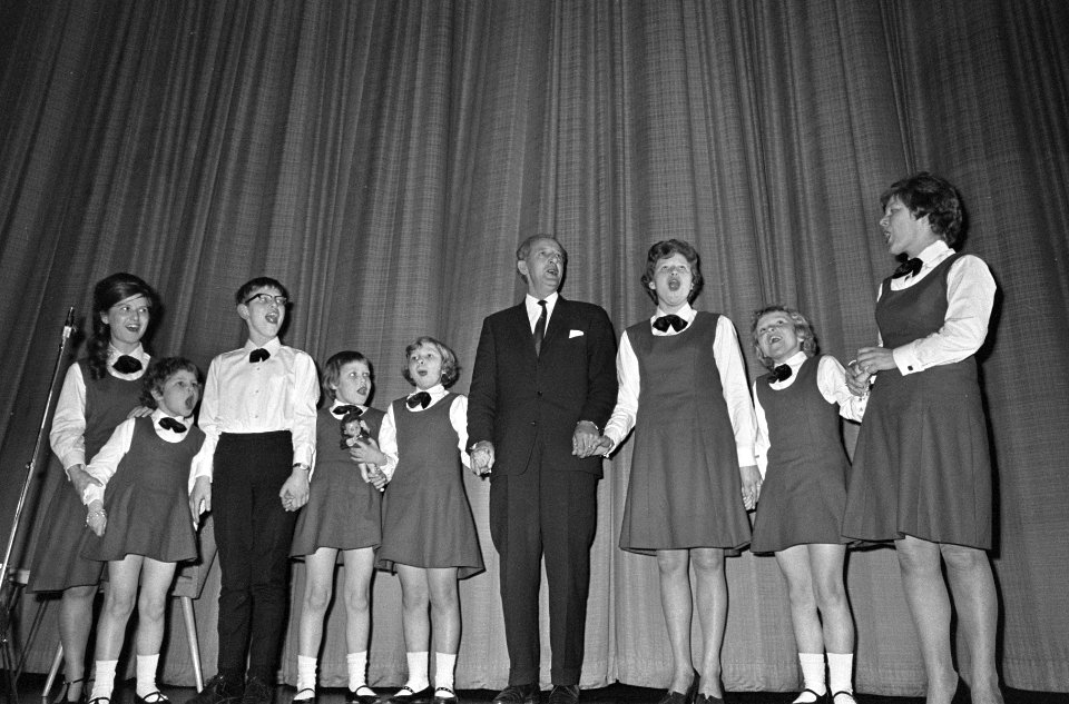 Finale van liedje Do Re Mi uit de film Sound of Music , wedstrijd voor famil, Bestanddeelnr 918-7843