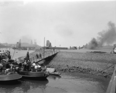 Filmopnamen in IJmuiden voor Operation Amsterdamwerktitel Adventure in Diamo, Bestanddeelnr 909-7244