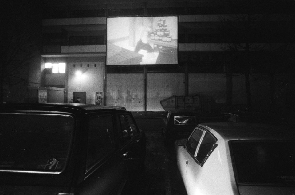 Filmfestival werd vanavond op Osdorpplein in Amsterdam een z.g. drive-in filmv, Bestanddeelnr 931-9236