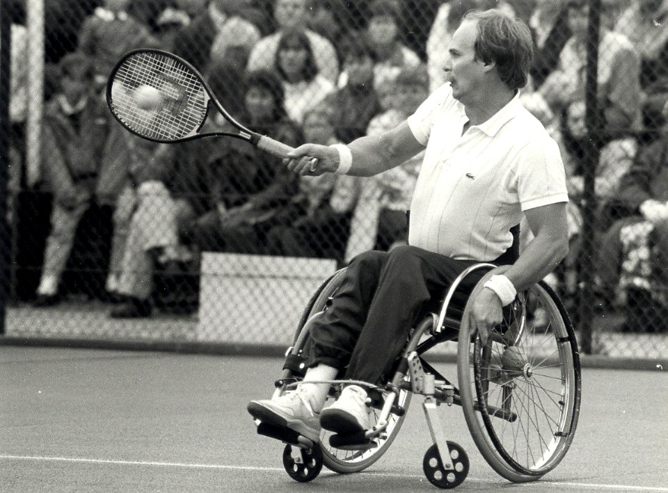 Finale first rolstoeltennis-kampioenschap Wimbledon te Overveen. Geschonken in 1986 door United Photos de Boer bv. Identificatienummer 54-015721
