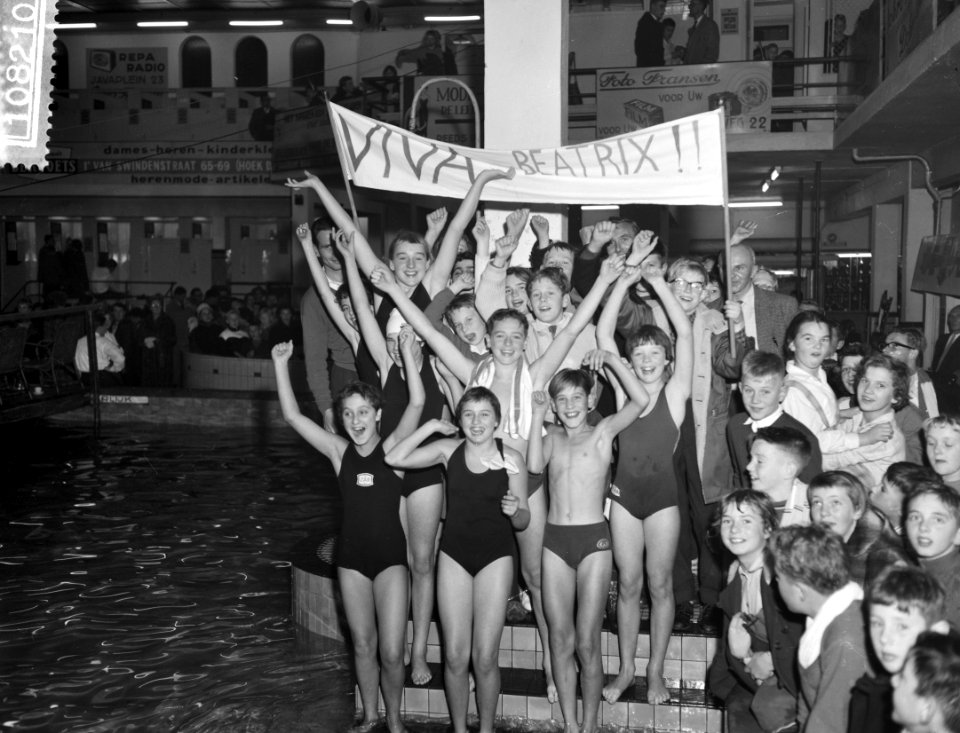 Finale schoolzwemwedstrijden in het Sportfondsenbad-oost, Bestanddeelnr 910-8210