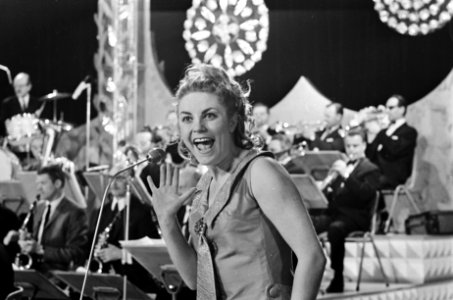 Finale Nederlands Songfestival in Tivoli te Utrecht. Conny Vink tijdens repetiti, Bestanddeelnr 921-1225