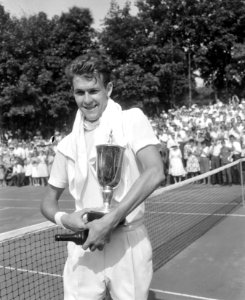 Finales tennis te Hilversum, E. S. Drysdale werd winnaar bij de heren, Bestanddeelnr 916-6821