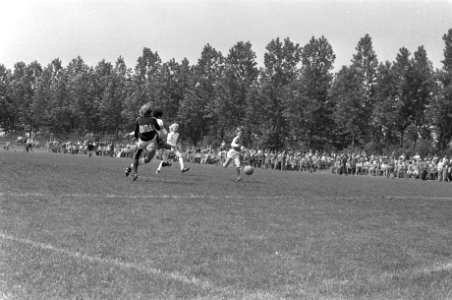 Finale schoolvoetbaltoernooi in Amsterdam spelmomenten schoolvoetbal, Bestanddeelnr 927-1997
