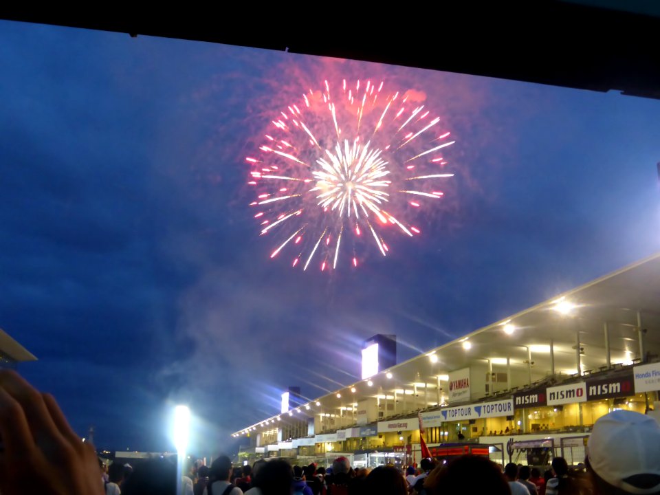 Fireworks after 2014 pokka sapporo 1000km (4)