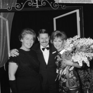 Finale Nationaal Songfestival 1965, v.l.n.r. mevrouw Joke Prior-van Soest (tekst, Bestanddeelnr 917-4301