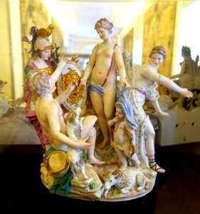 Figures, unidentified, porcelain - Musei Capitolini - Rome, Italy - DSC05934 photo