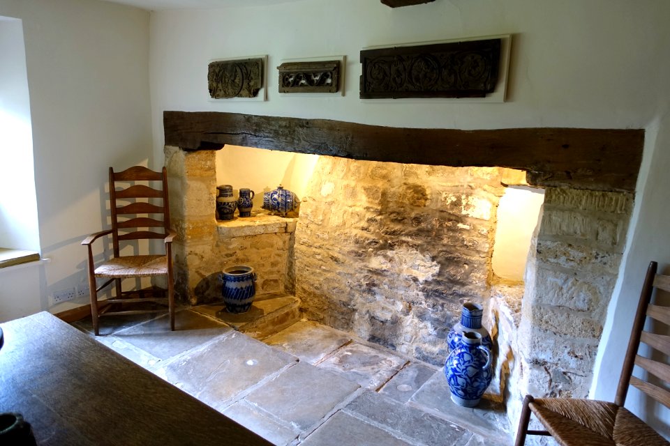 Fireplace - Kelmscott Manor - Oxfordshire, England - DSC00128