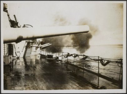Firing 6 guns - 15 in foreground, Bestanddeelnr 158-2631
