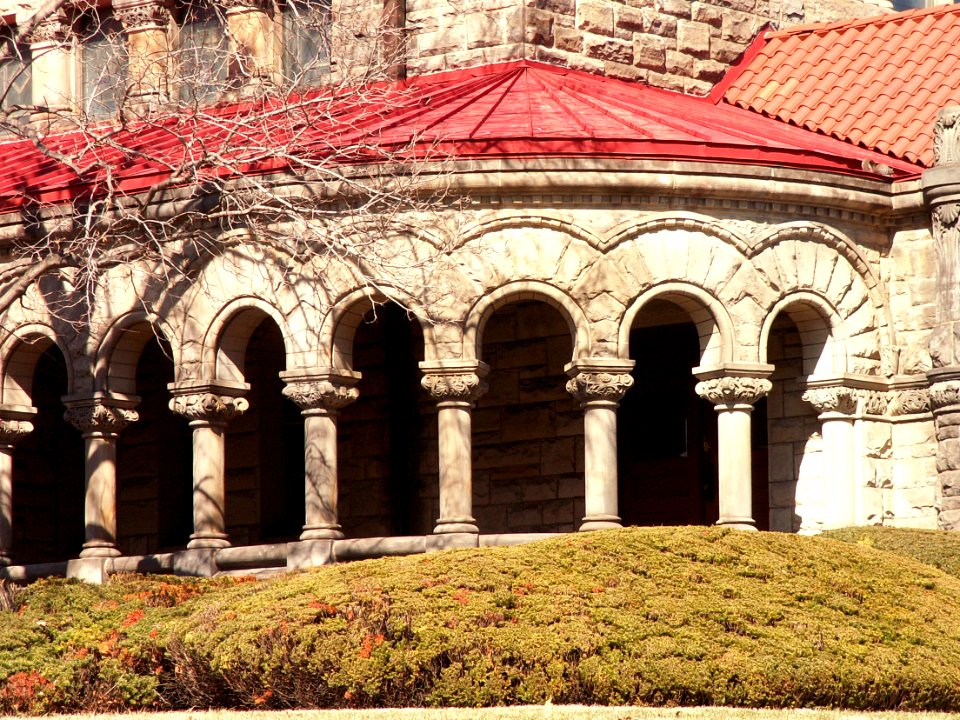 First United Methodist Church, Bloomfield, Pittsburgh, colonnade, 2015-03-29, 01