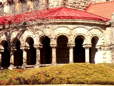First United Methodist Church, Bloomfield, Pittsburgh, colonnade, 2015-03-29, 01
