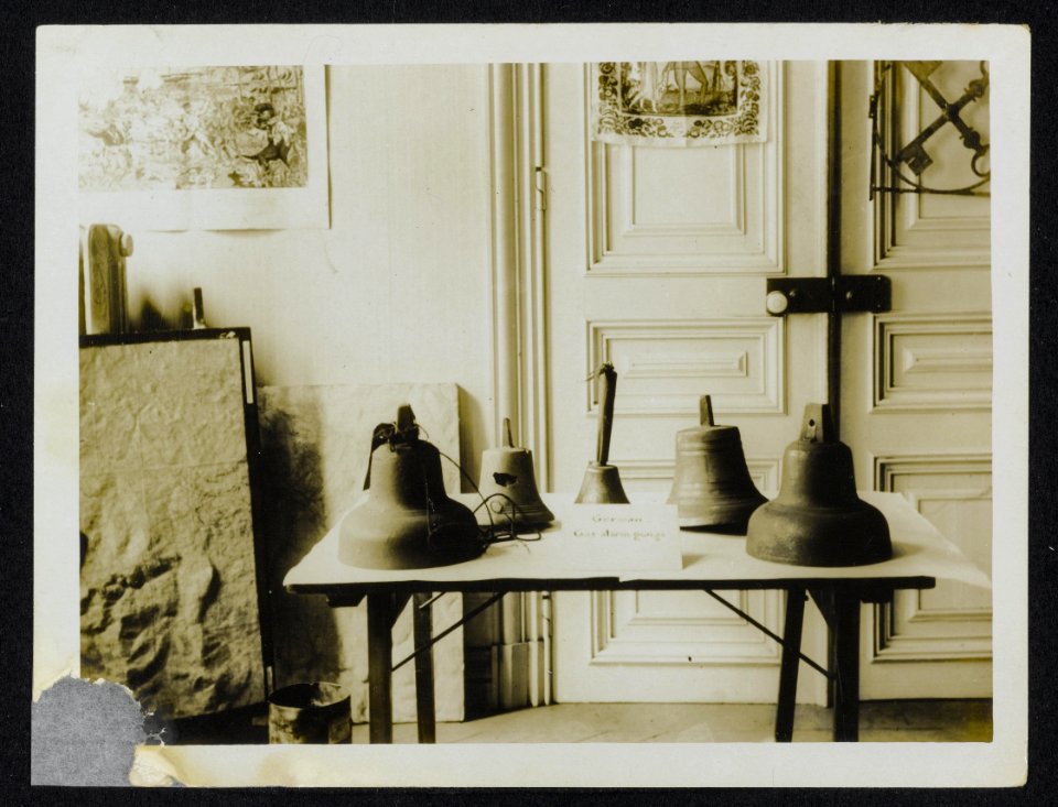 Five trench alarm gongs of different pattern, Bestanddeelnr 158-1054