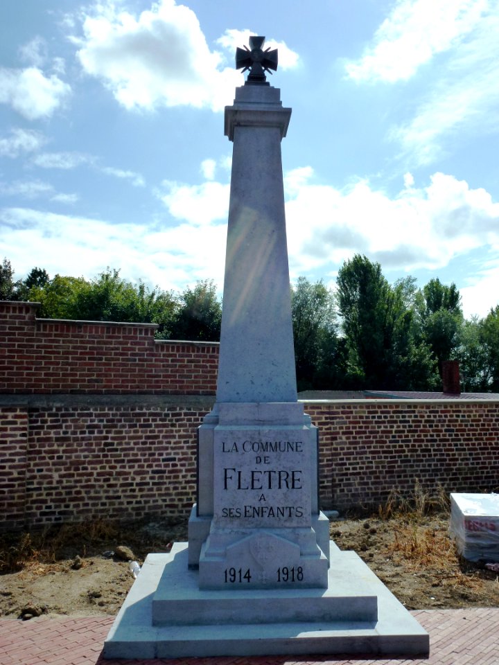 Flêtre (Nord, Fr) monument aux morts