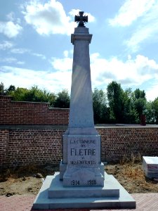 Flêtre (Nord, Fr) monument aux morts