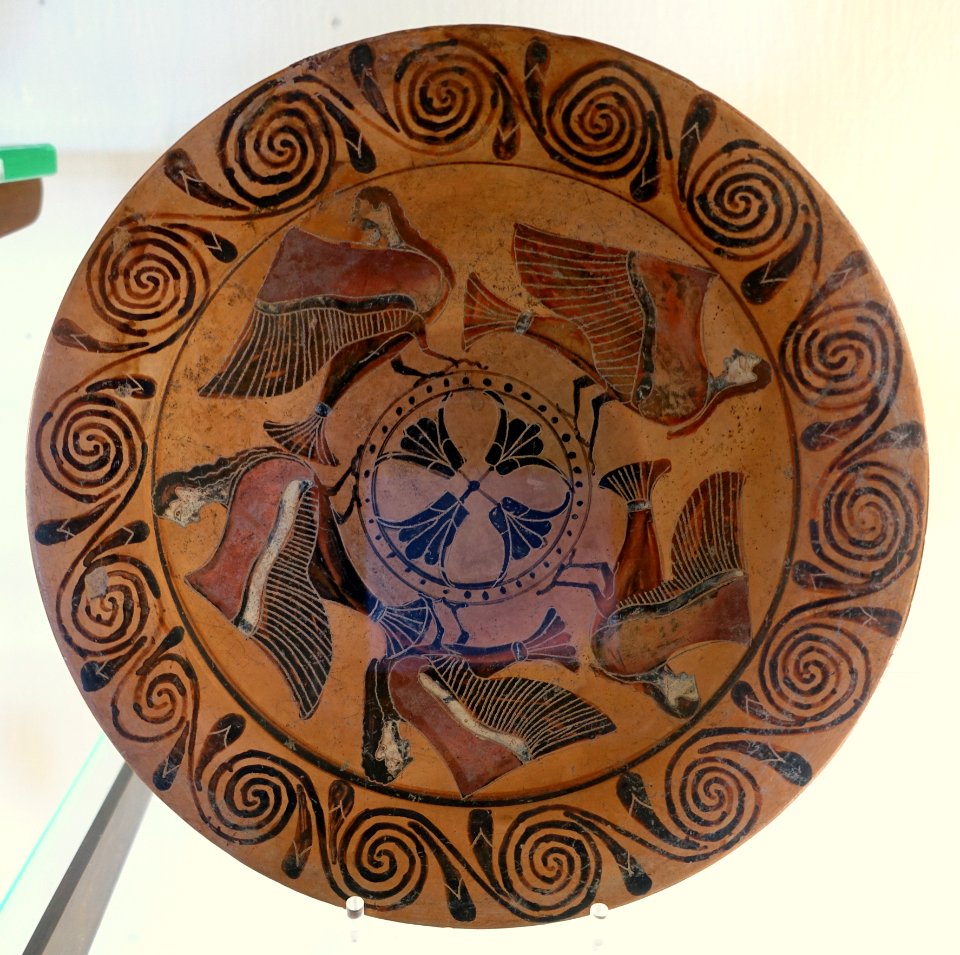 Five winged figures, Etruscan black-figure plate, by the Pontic Group, perhaps the Amphiaraos Painter, 530-520 BC, inv. 34600 - Museo Gregoriano Etrusco - Vatican Museums - DSC01114