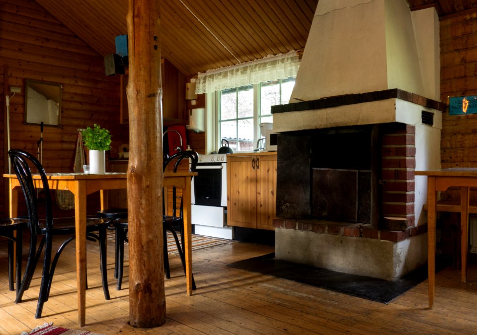 Fjällastugan fireplace