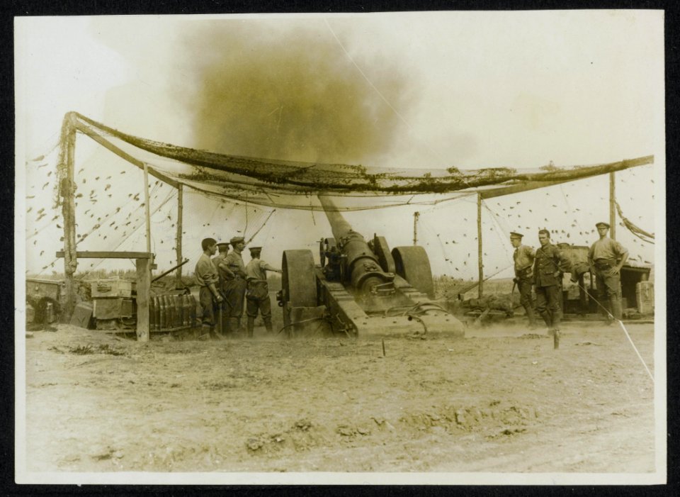 Firing a long range gun, Bestanddeelnr 158-1372