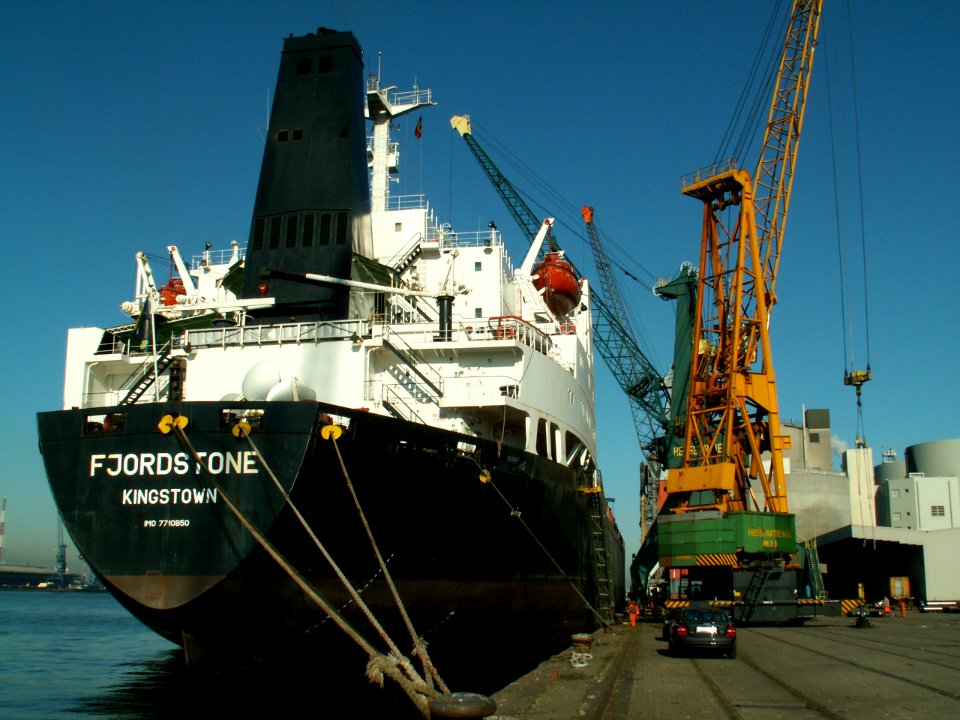 Fjordstone IMO 7710850 at Antwerp19Sep2005