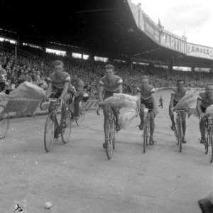 Finish Tour de France in het Parc des Prince in Parijs, Bestanddeelnr 908-7899