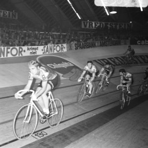 Finish zesdaagse wielrennen RAI Amsterdam. Winnend koppel Post (links) en Deloof, Bestanddeelnr 923-0901