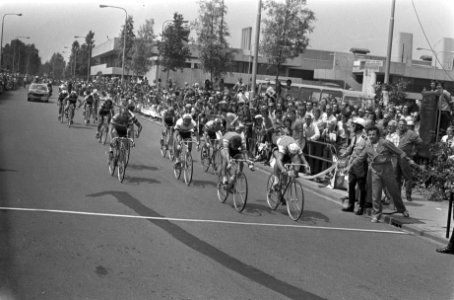Finish eerste etappe Tour de France , Scheveningen naar Rotterdam, de Belg Willy, Bestanddeelnr 926-5193