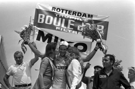 Finish eerste etappe Tour de France , Scheveningen naar Rotterdam, Willy Teirlin, Bestanddeelnr 926-5194