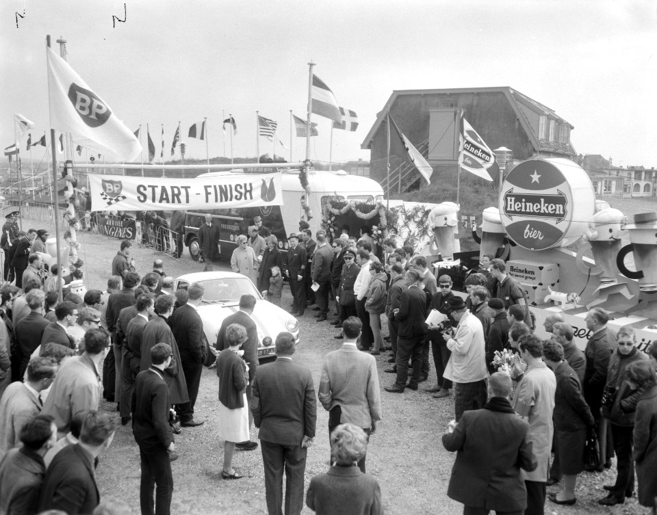 Finish Tulpenrallye te Noordwijk, overzicht finish, Bestanddeelnr 919-0877
