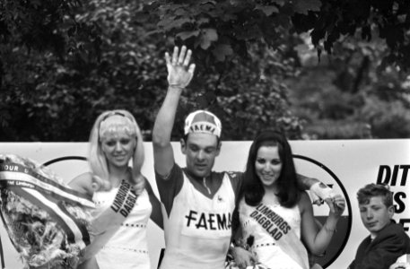 Finish van de 2e etappe in Maastricht de etappewinnaar, de Belg Julien Stevens , Bestanddeelnr 922-5880