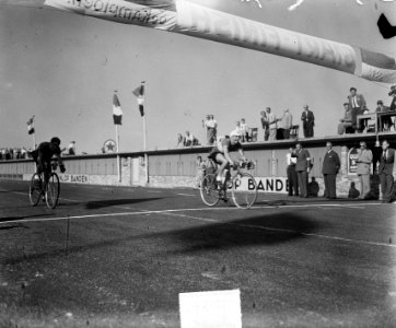 Finish W. Dielissen Beek en Donk, Bestanddeelnr 904-0575
