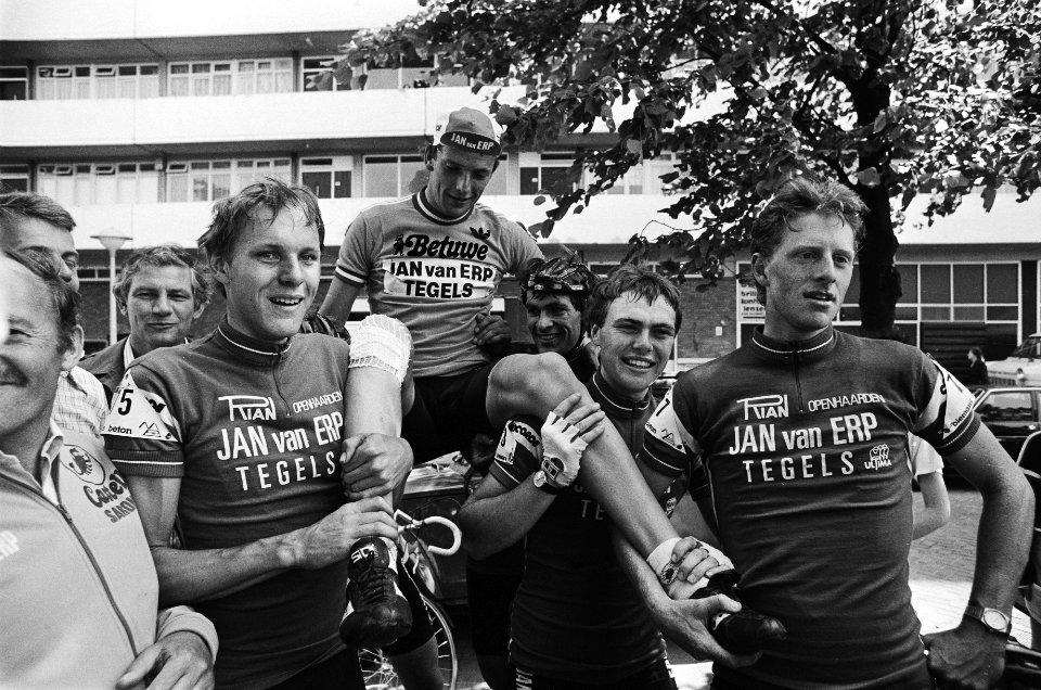 Finish in Amsterdam Olympias Int. Ronde van Nederland Gerrit Solleveld tijdens, Bestanddeelnr 932-1870