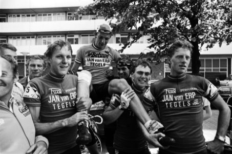 Finish in Amsterdam Olympias Int. Ronde van Nederland Gerrit Solleveld tijdens, Bestanddeelnr 932-1870