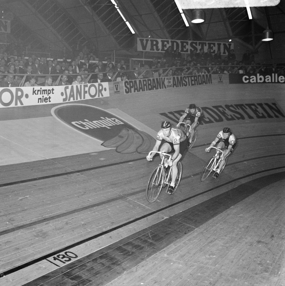 Finish zesdaagse wielrennen RAI Amsterdam. Winnend koppel Post (links) en Deloof, Bestanddeelnr 923-0903